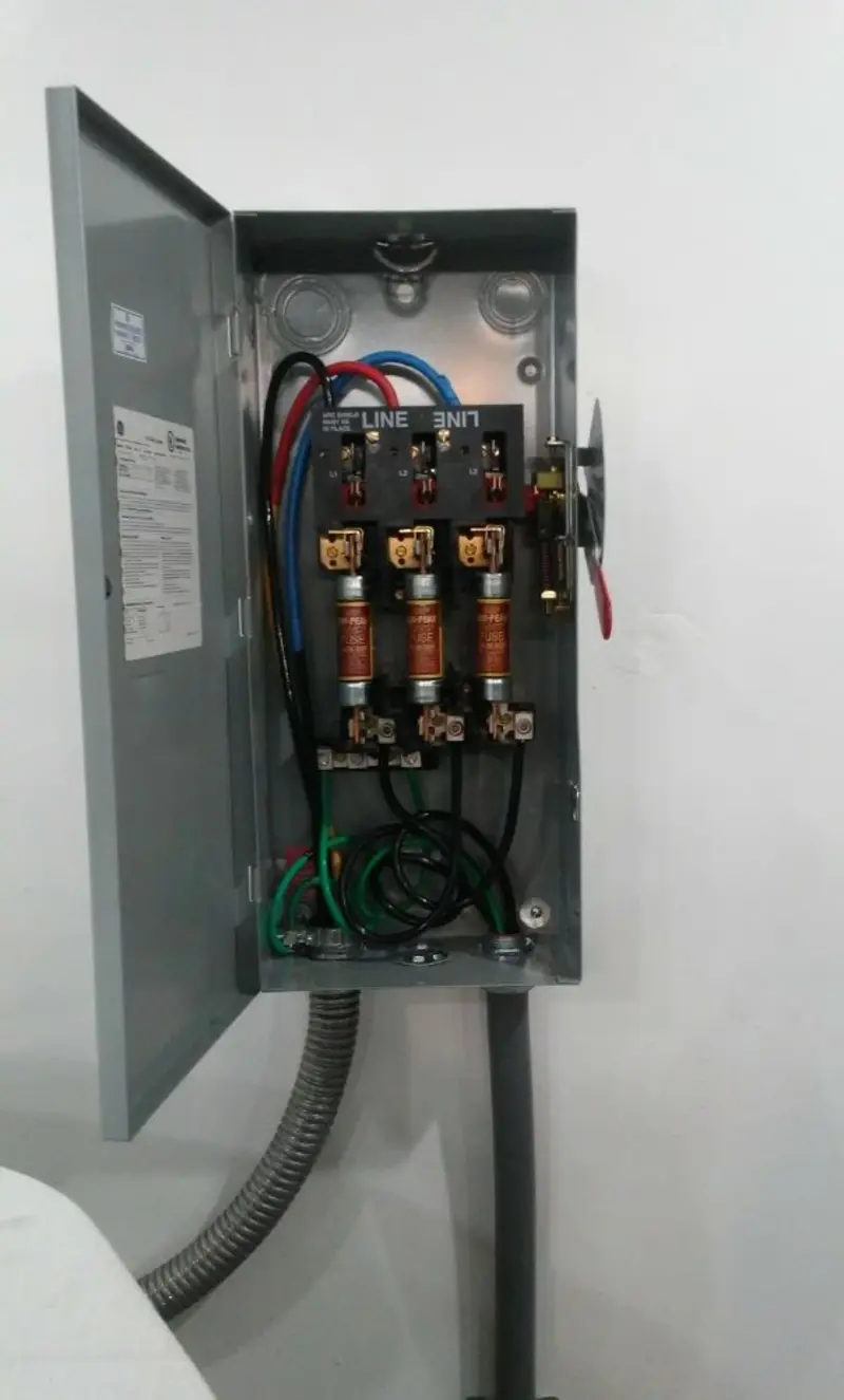 Three-phase disconnect switch installed for Smoke Detector Installation in El Paso de Robles (Paso Robles)